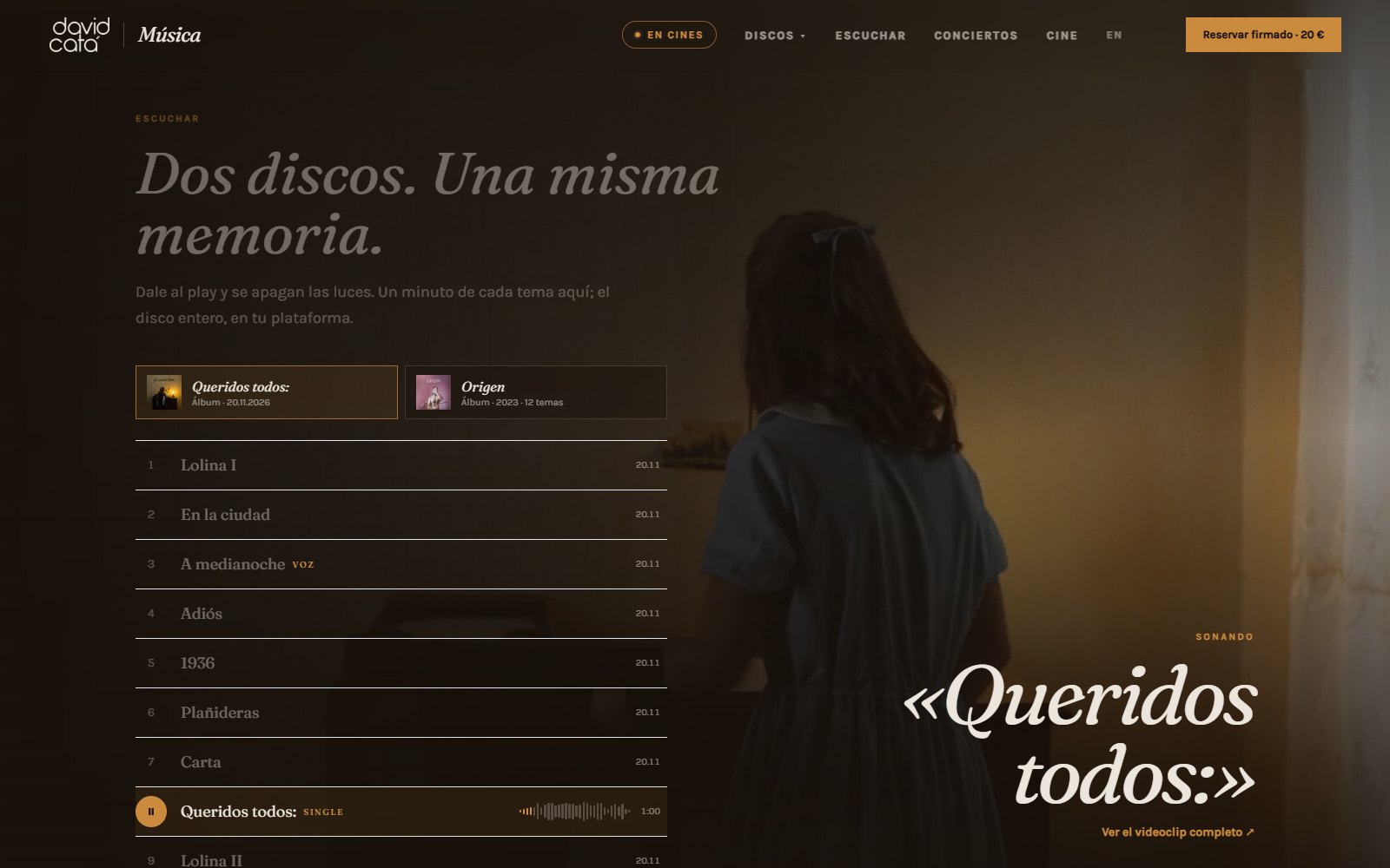 Sección Escuchar de la web de David Catá con la lista de temas y el vídeo de fondo